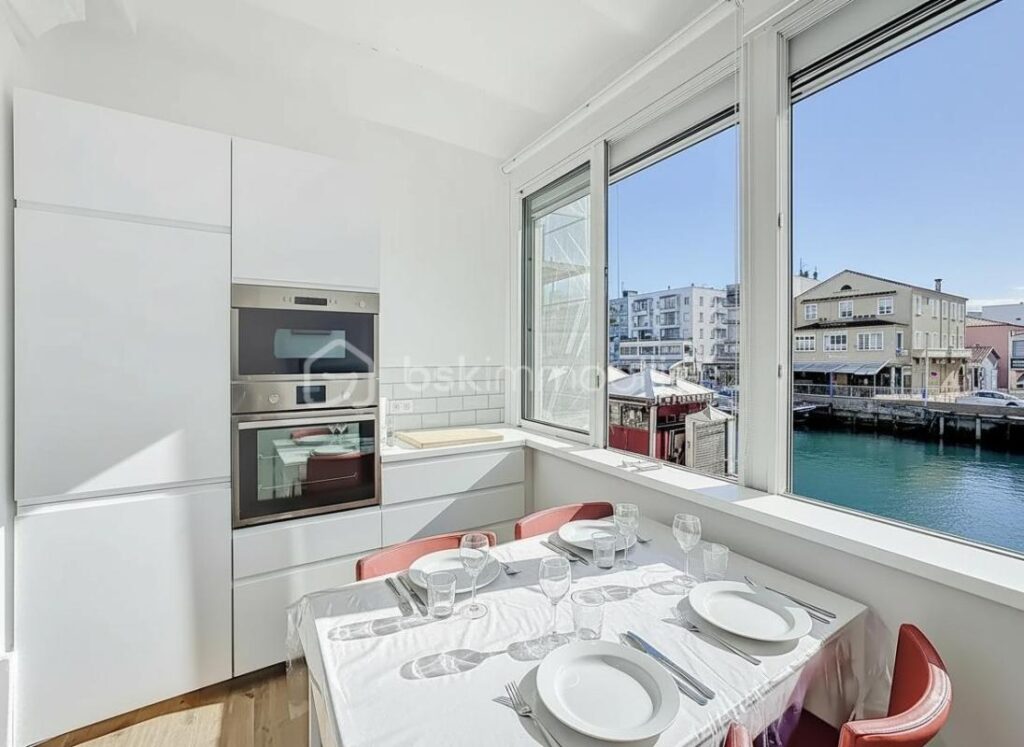 EXCLUSIVITÉ *** Magnifique Appartement T2 rénové de 45m2 avec vue canal à PALAVAS *** – 2 pièces – 1 chambre – 45 m²