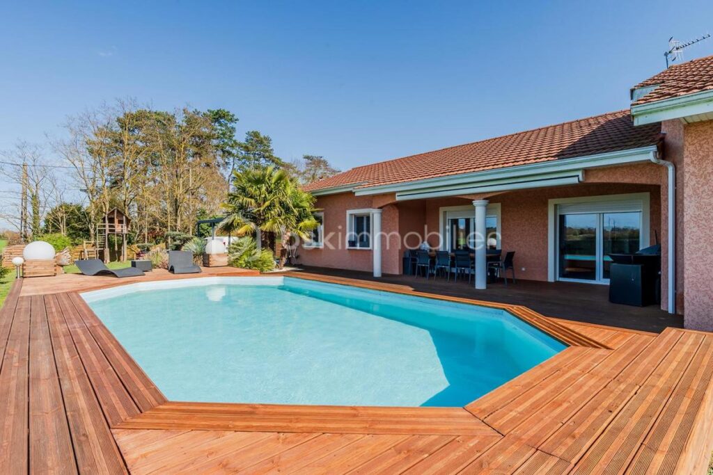 RARE MAISON PLAIN PIED DOUBLE GARAGE PISCINE SPA ET HAMMAM – 7 pièces – 4 chambres – 190 m²