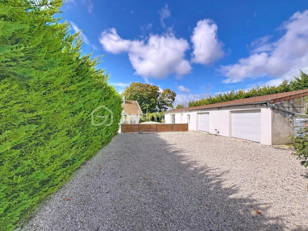 PROPRIETE DE CARACTERE – 7 pièces – 4 chambres – 210 m²