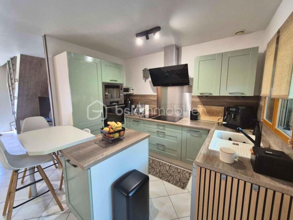 Maison individuelle 137m2, clé en main – Autonomie de plain‑pied – Vue sur étang – Terrain 860 m2 clos & garage – Aucun travaux – 4 pièces – 3 chambres – 137 m²