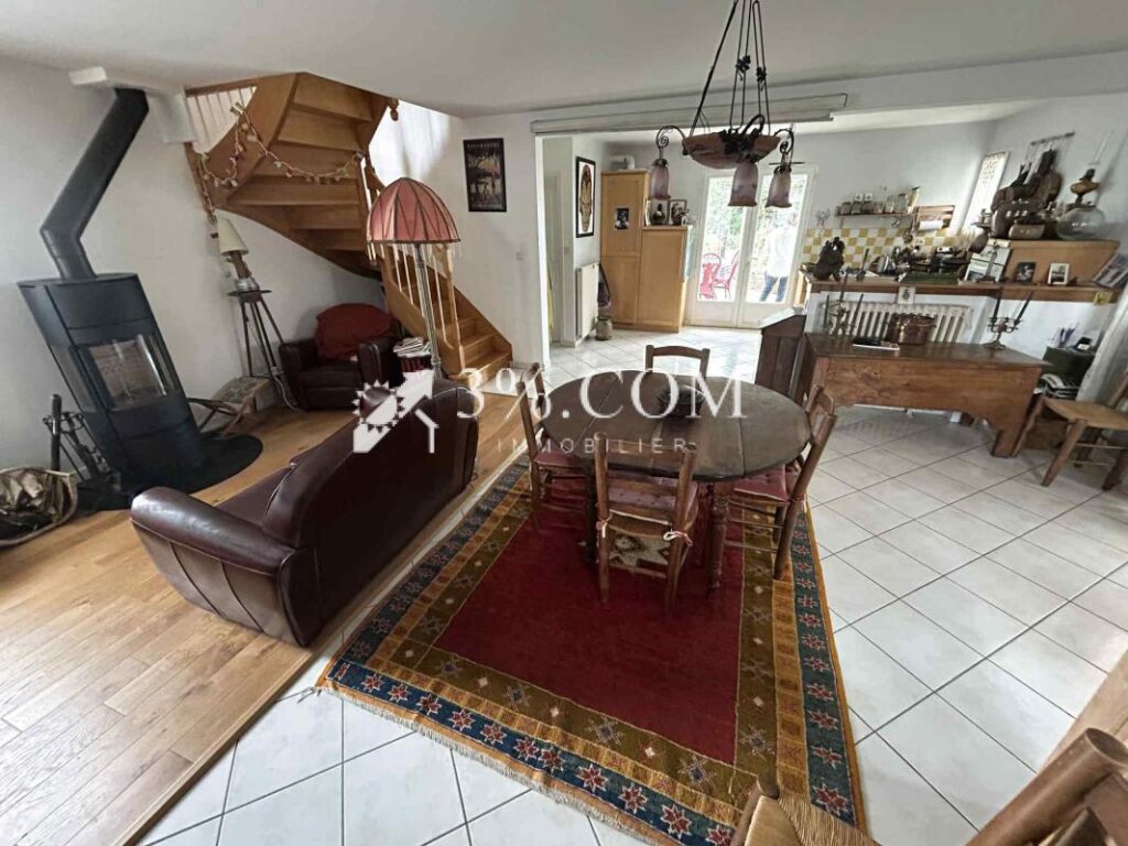 MAISON 6 PIÈCES – 6 pièces – 4 chambres – 136 m²