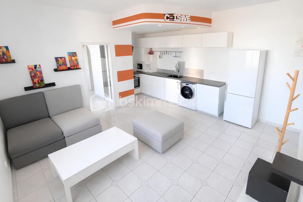 Vente T2 lumineux dernier étage – Vue Faron – Parking – Cave – Loggia – Toulon La Loubière – 165 900 € – 2 pièces – 1 chambre – 37 m²