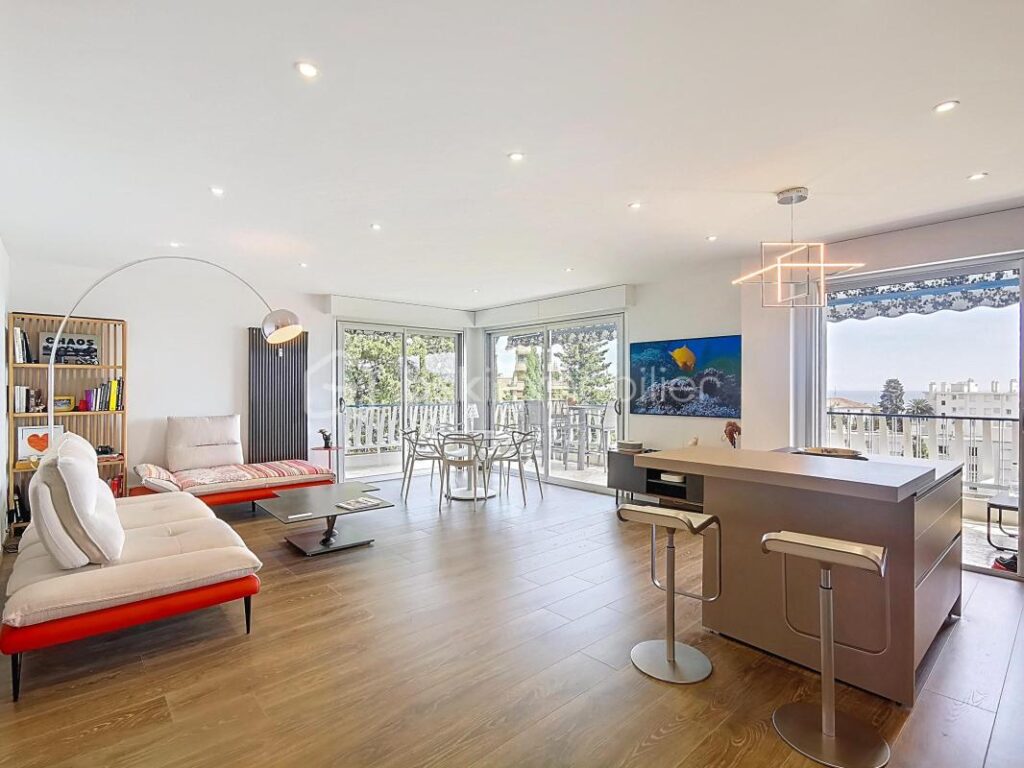 CANNES Stanislas – APPARTEMENT RÉNOVÉ 95M² AVEC VUE MER – DOUBLE GARAGE – 3 pièces – 2 chambres – 94 m²