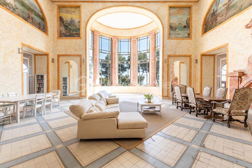 Appartement coup de cœur en duplex face à la mer à Hyères – 5 pièces – 4 chambres – 165 m²