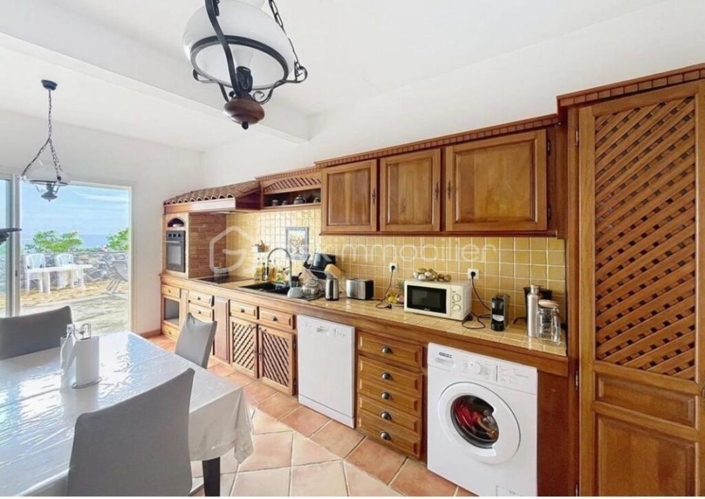 Maison 7 pièces 200m2 – 7 pièces – 5 chambres – 200 m²