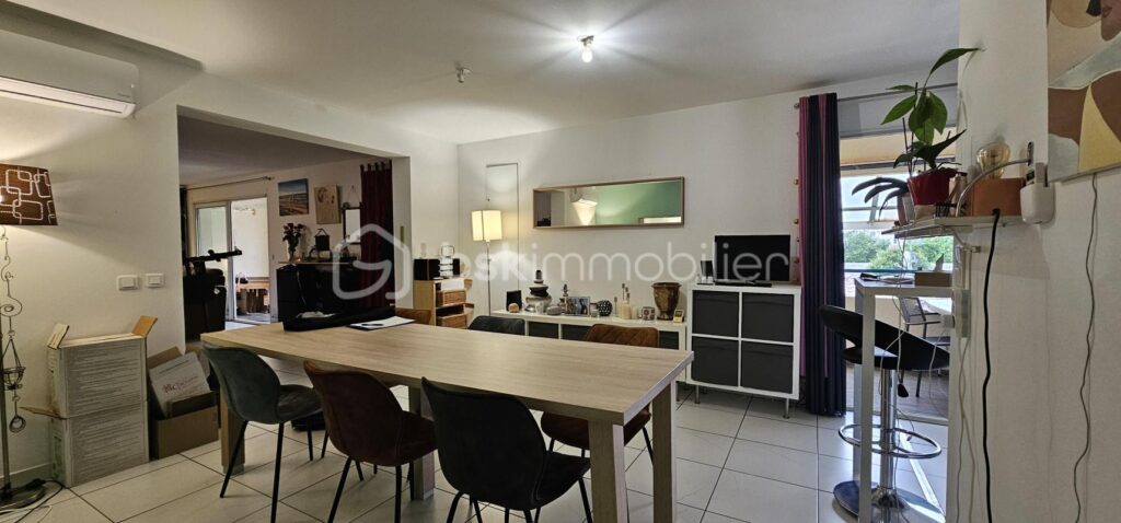 LOCATION T4 Traversant 101M² – Dernier étage – 2 balcons sans vis-à-vis – Quartier des Amoureux à Nîmes – 4 pièces – 3 chambres – 101 m²