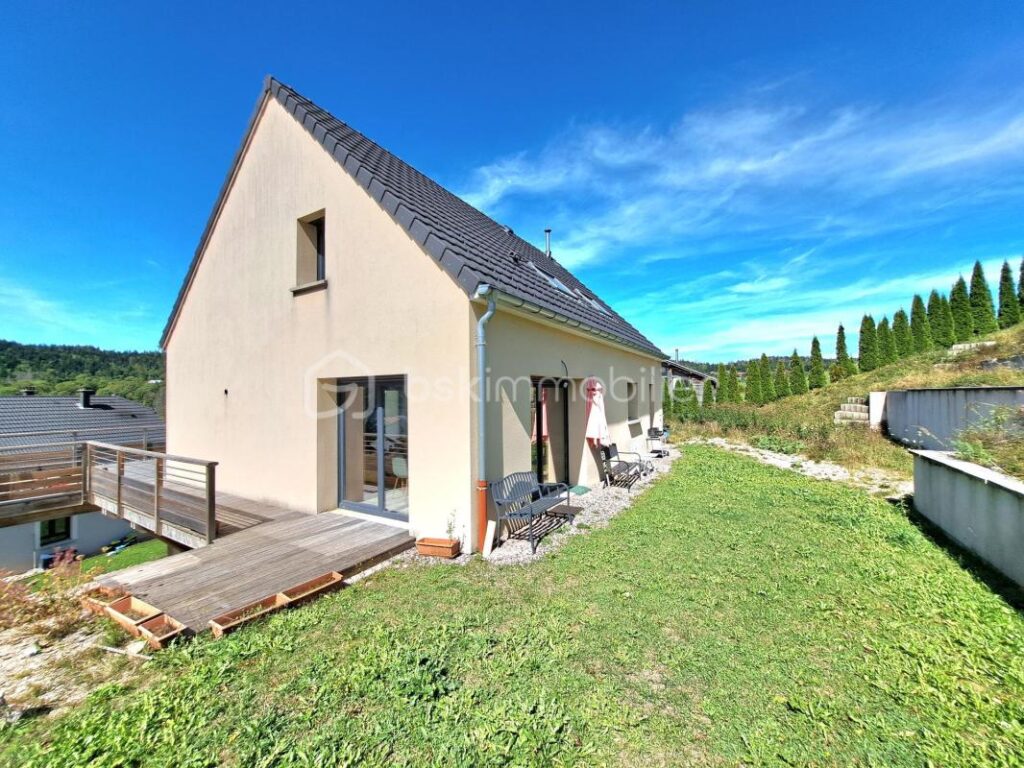 Maison récente de type 6 avec vue dégagée sur belle parcelle de 650 m² – Secteur de la Caronnée – 6 pièces – 4 chambres – 155 m²