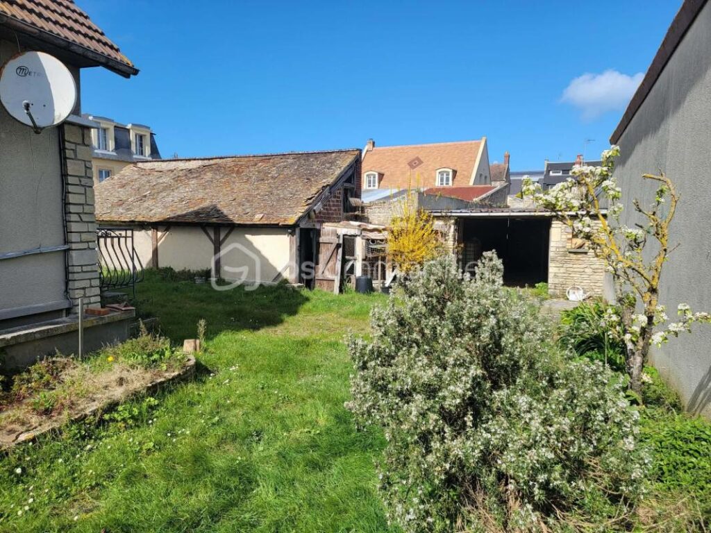 🏡 Maison coup de cœur à 50 mètres de la plage – Emplacement rare & fort potentiel ! – 4 pièces – 3 chambres – 76 m²