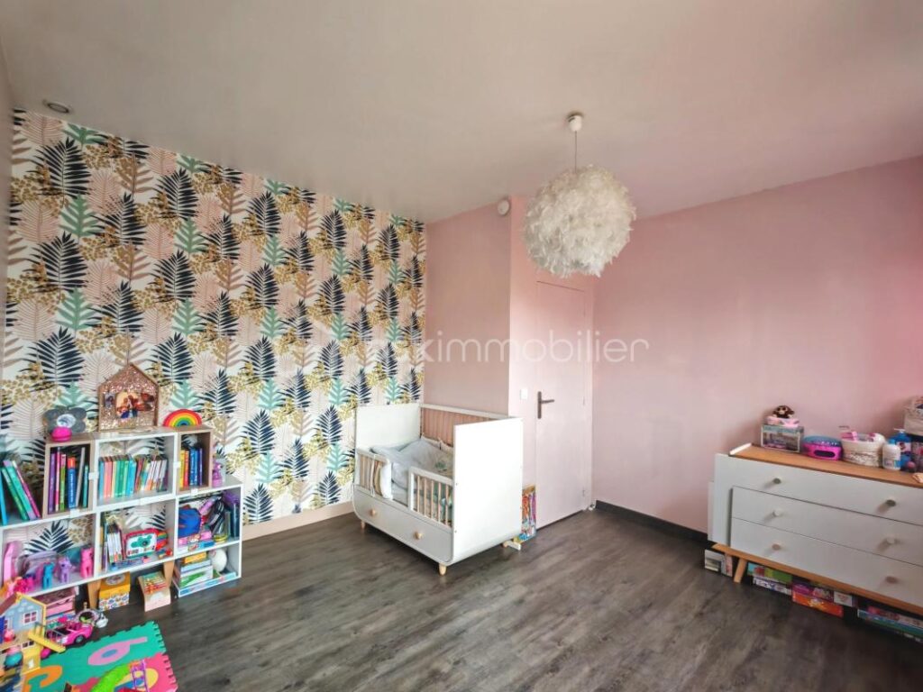 Maison familiale lumineuse avec sous-sol total et jardin – 6 pièces – 4 chambres – 126 m²