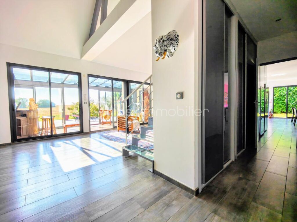 Maison av jardin arboré vue dégagée et sous-sol total ! – 10 pièces – 4 chambres – 239 m²