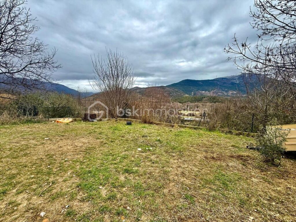 À VENDRE – VILLA 106 M² AVEC GARAGE + 2 APPARTEMENTS – À MEZEL – PRIX 338 000 € – 3 pièces – 2 chambres – 106 m²