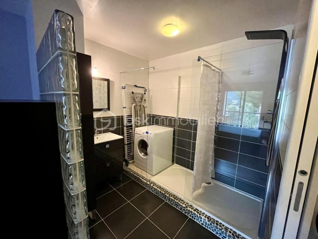 T2 lumineux avec grand balcon, cave et parking – Résidence sécurisée à Toulon – 2 pièces – 1 chambre – 44 m²