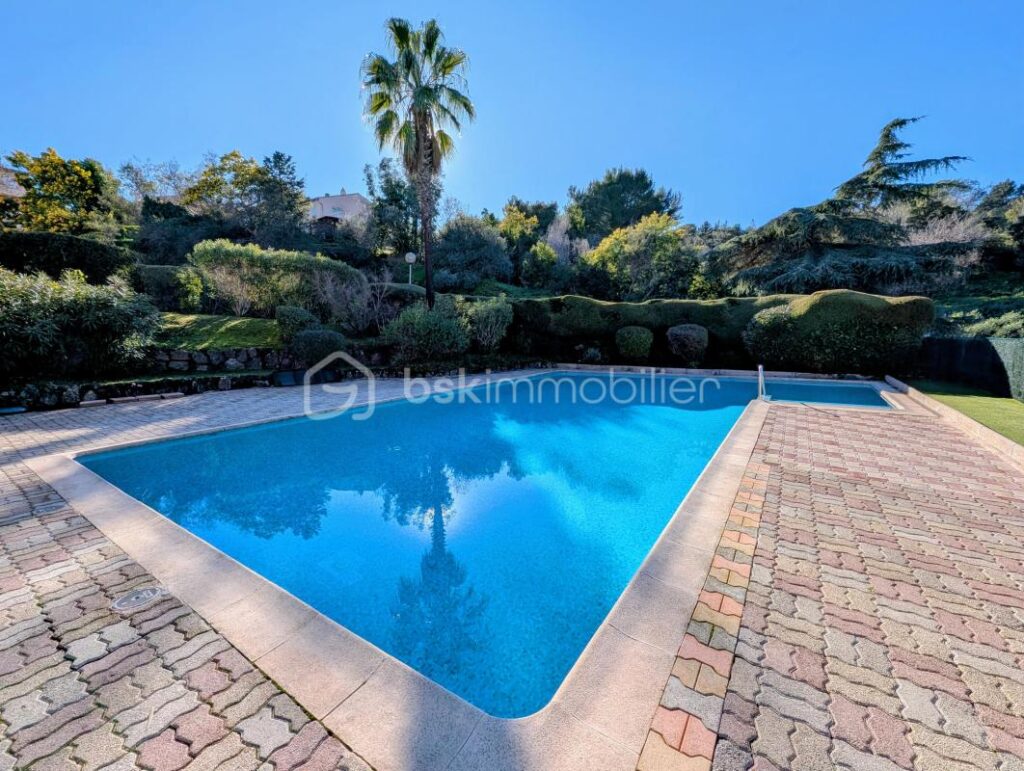 3P Cannes Croix des Gardes – Terrasse 19 m² – Piscine – Calme – Parking – 3 pièces – 2 chambres – 62 m²