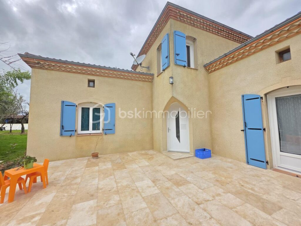 MAISON MONCAUT- 4 CHAMBRES-PISCINE- GARAGE – TERRAIN 3 HECTARES – 5 pièces – 4 chambres – 164 m²