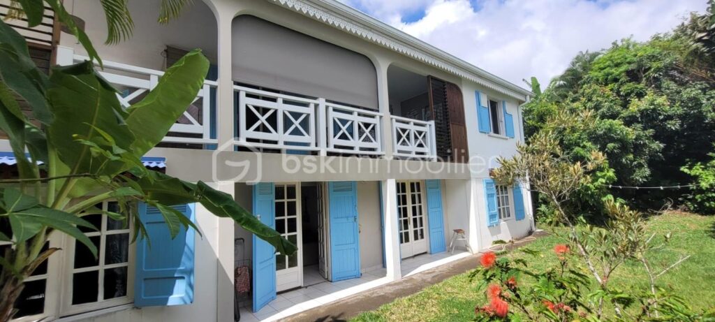 Villa familiale avec piscine et jacuzzi – 7 pièces – 6 chambres – 153 m²