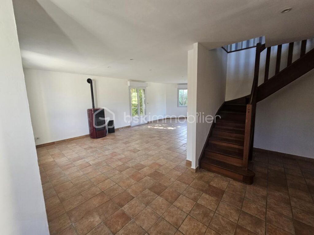 🏡 Belle maison familiale à Auneuil !! – 7 pièces – 4 chambres – 160 m²