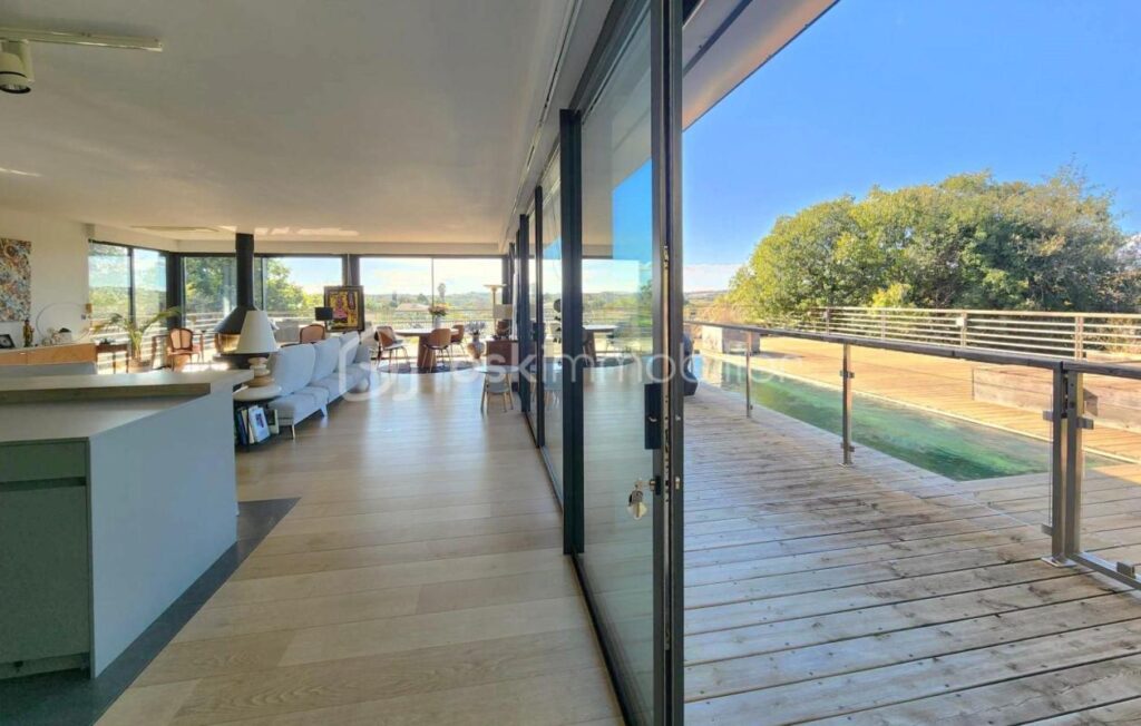 À Pézenas, superbe villa d’architecte – 3 pièces – 3 chambres – 180 m²