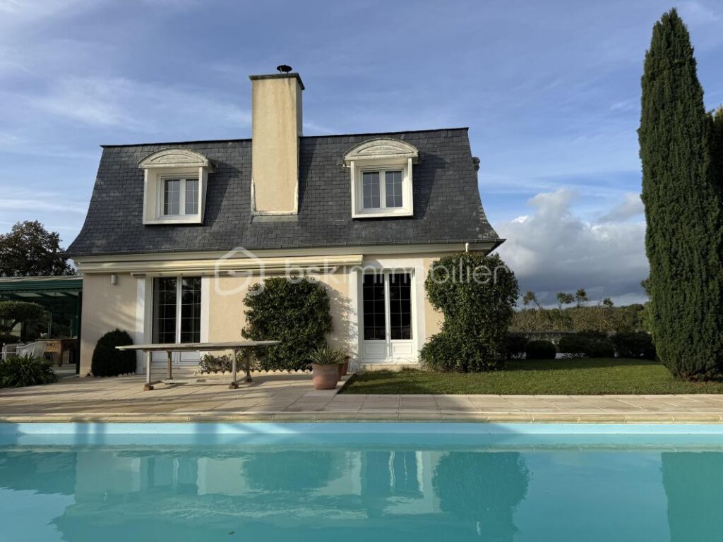 Maison d’exception de 200 m² avec piscine et domaine de 15 000 m² – Cadre naturel préservé – Le Mesnil-Roch (axe Rennes-Saint Malo) – 9 pièces – 5 chambres – 200 m²