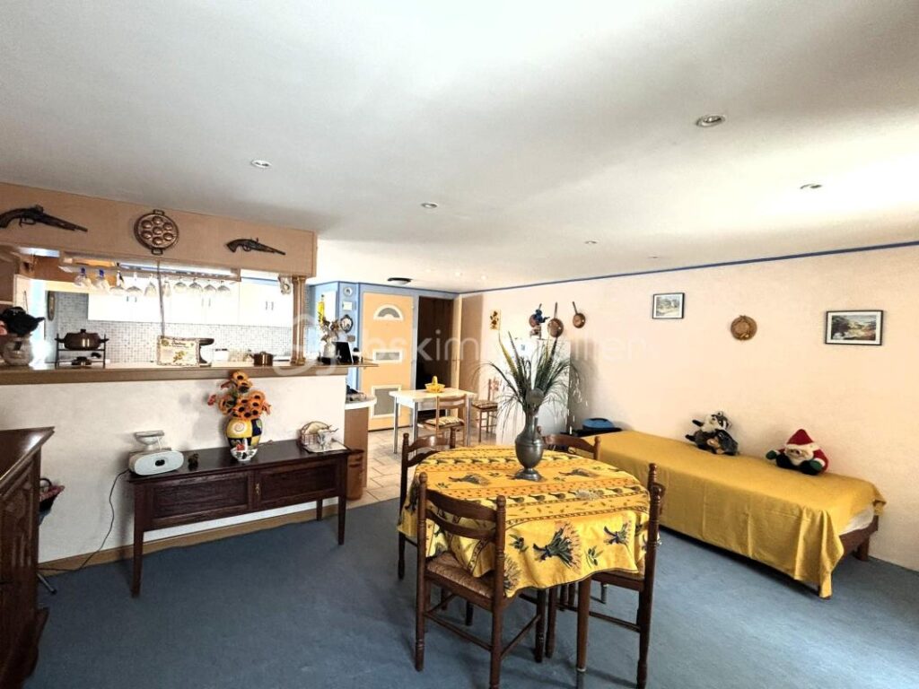 Maison de village avec garage et grenier aménageable – jardin non attenant – 4 pièces – 2 chambres – 75 m²