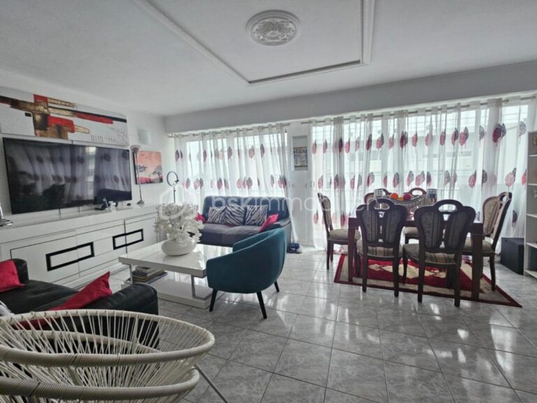 Appartement F4 82m² 3 chambres grand balcon 30m² triple exposition cave parking – 4 pièces – 3 chambres – 82 m²