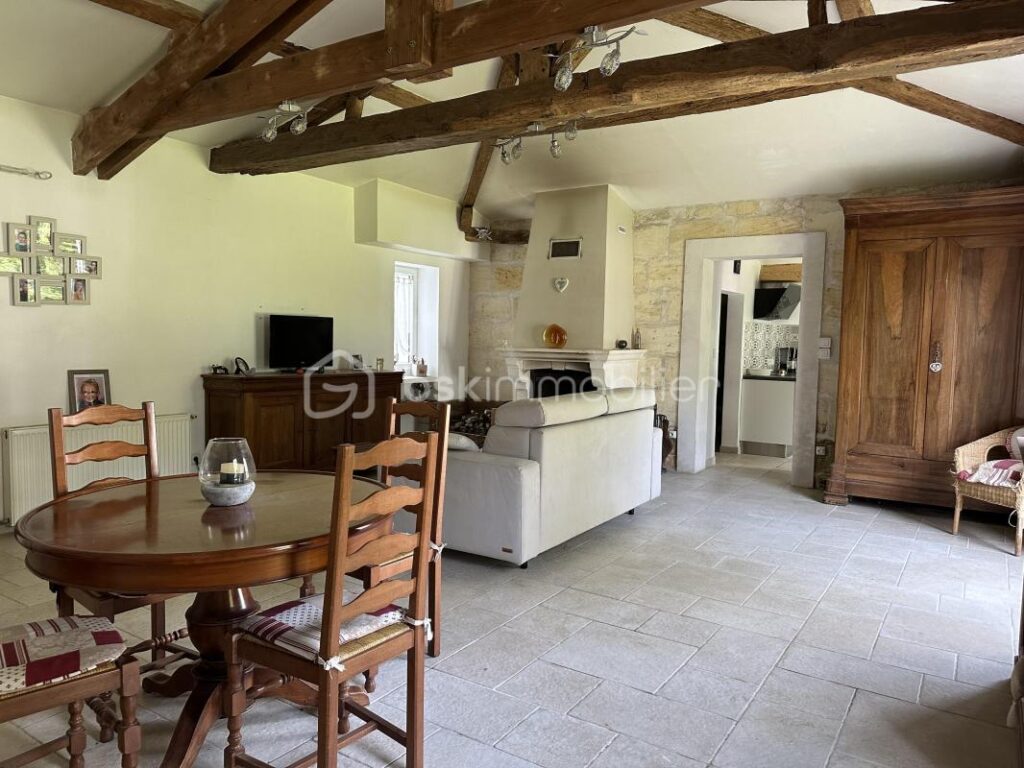 MAISON TYPE LONGERE SUR PARCELLE DE 1033 M2 – 7 pièces – 3 chambres – 154 m²