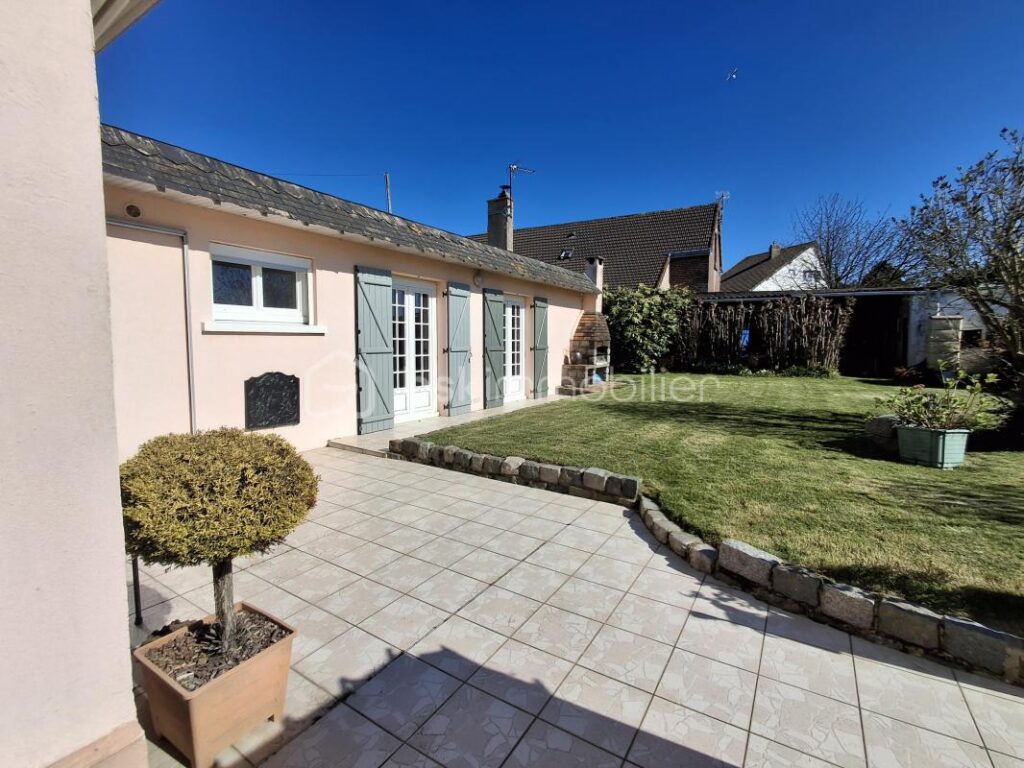 ***CHARMANTE MAISON ANCIENNE VIEUX NEUVILLE 4 CHAMBRES (VUE MER) ET BEAU TERRAIN 420 M2 GARAGE FERME*** – 7 pièces – 4 chambres – 135 m²