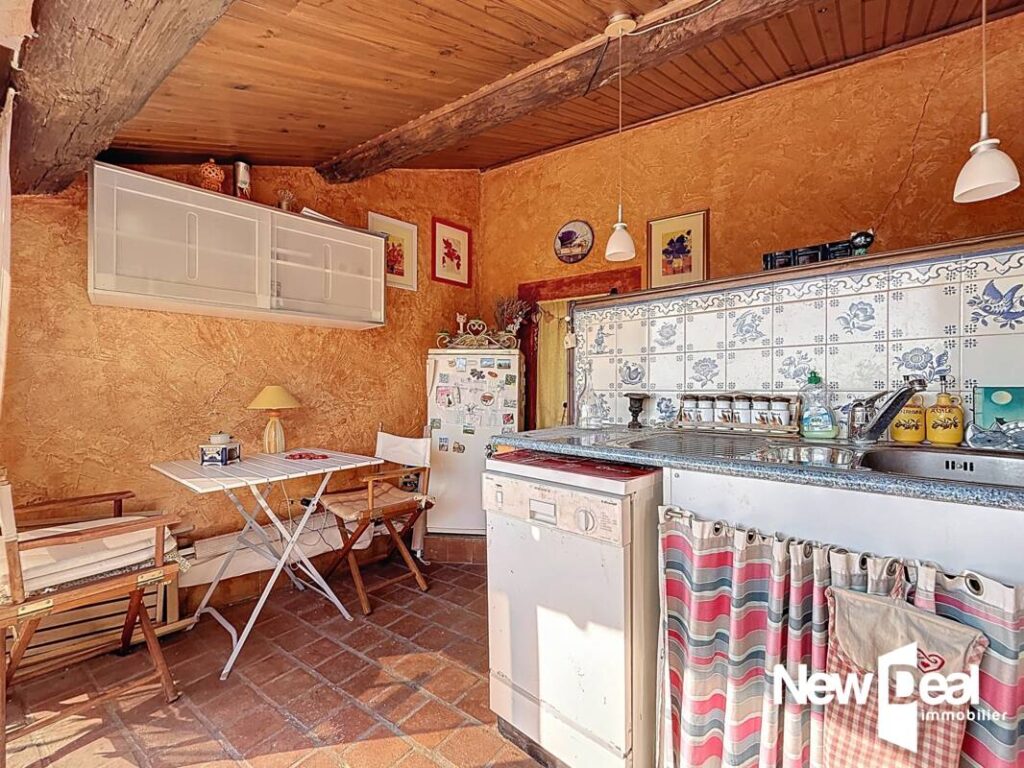 SEILLANS — Maison PLEIN COEUR village avec vue dominante – 2 pièces – 1 chambre – 36 m²