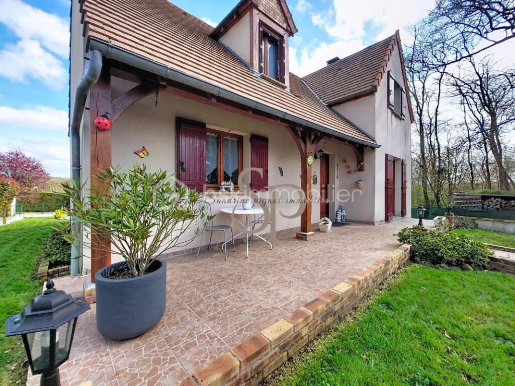 Maison 5 pièces 3 chambres – 5 pièces – 3 chambres – 106 m²