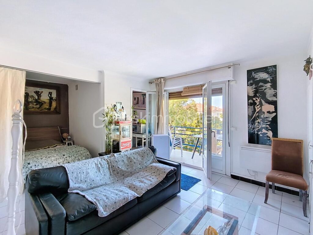 Cannes – Vue mer à 3 min des plages | Studio avec potentiel 2 pièces – 1 pièce – 1 chambre – 33 m²