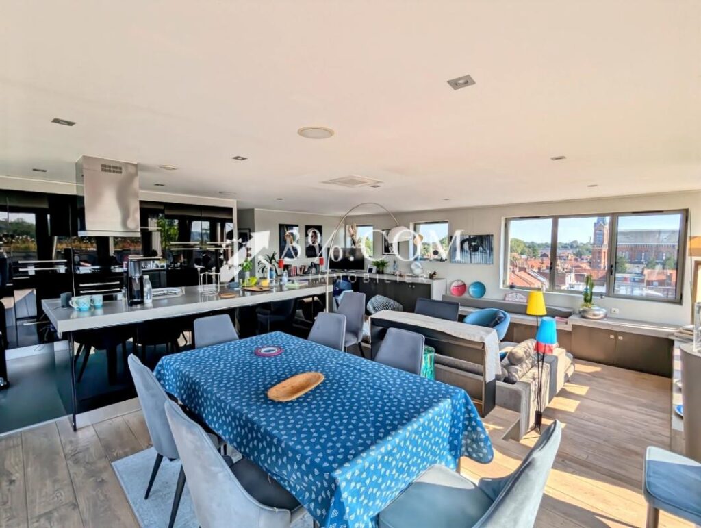 Appartement de 138 m2 – Dernier étage – Cuisine équipée – 3 – 4 pièces – 3 chambres – 138 m²