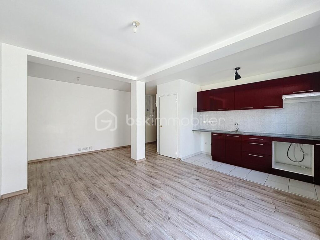 Duplex 4 pièces – 75 m² Carrez, jardin privatif 131 m², terrasse, parking et cave – Saint‑Hubert Montgeron – 4 pièces – 3 chambres – 75 m²