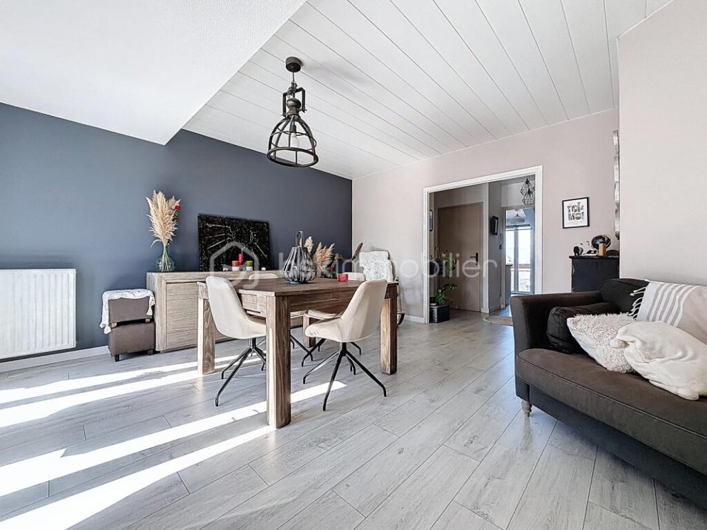 Appartement T3 de 75m2 environ avec terrasse – DERNIER ÉTAGE – 3 pièces – 2 chambres – 75 m²