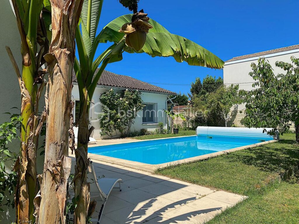 Maison avec 4/5 chambres + un studio indépendant + une piscine !!! De l’espace, du calme et du charme !!! – 8 pièces – 5 chambres – 215 m²