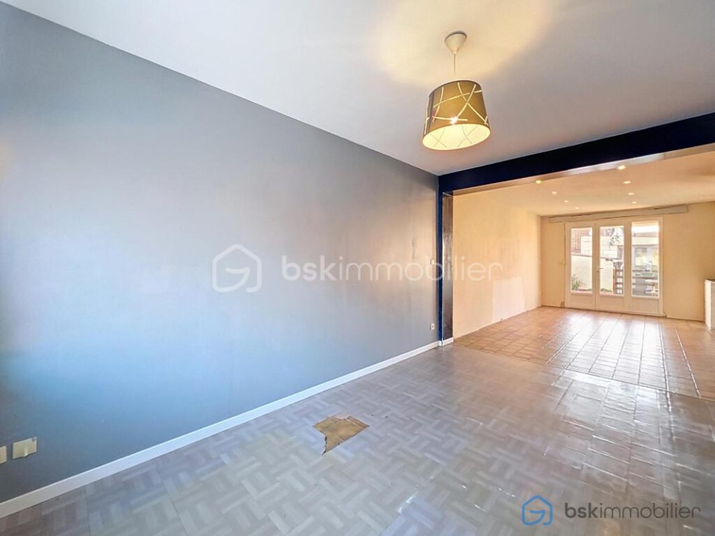 Maison 3 chambres 1 bureau jardin garage – 7 pièces – 3 chambres – 107 m²