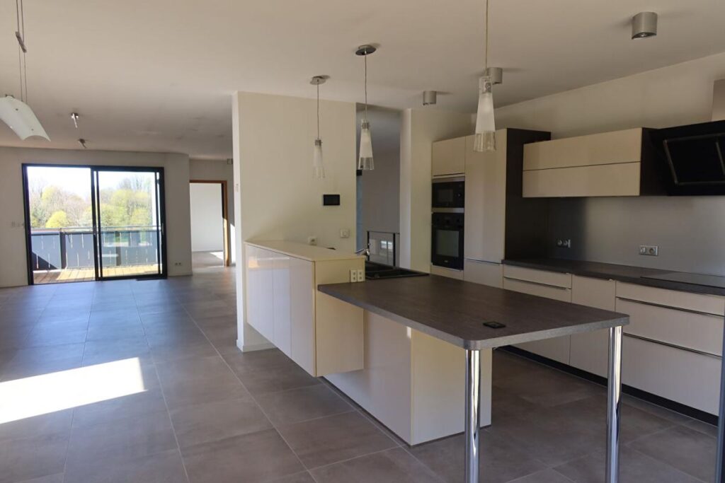 Maison d’architecte Besancon 7 pièce(s) 153 m2 – 7 pièces – 4 chambres – 153 m²