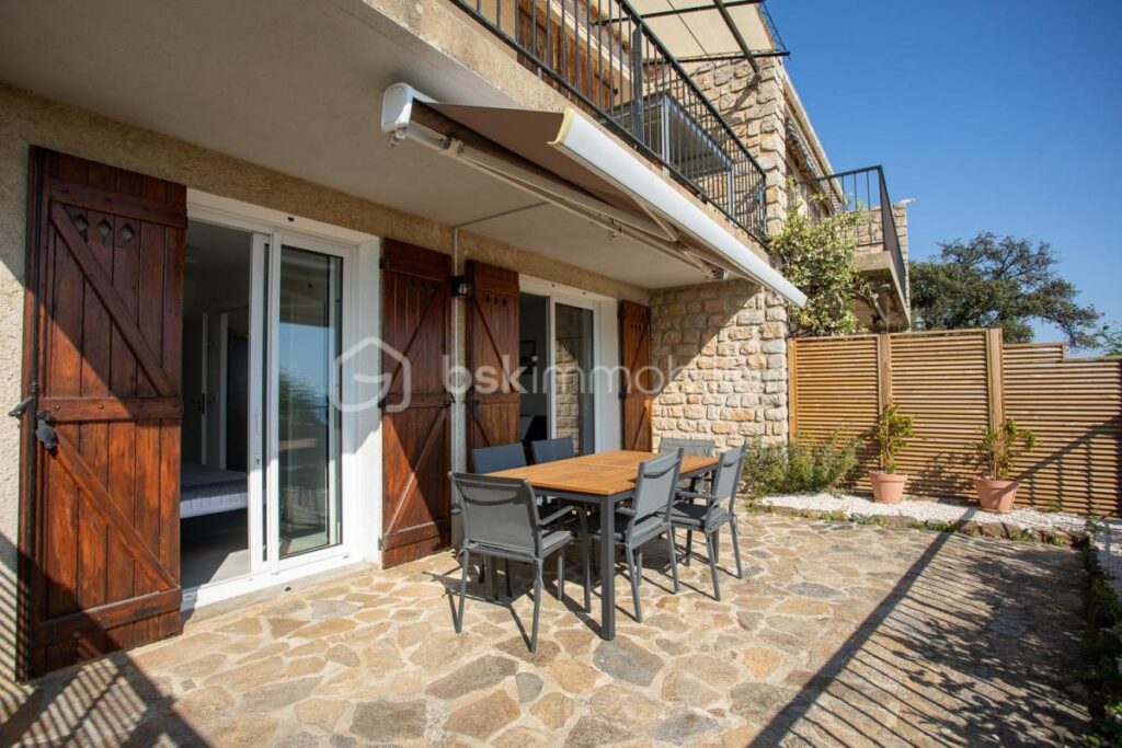 LE LAVANDOU – VUE EXCEPTIONNELLE – 2 pièces – 1 chambre – 36 m²