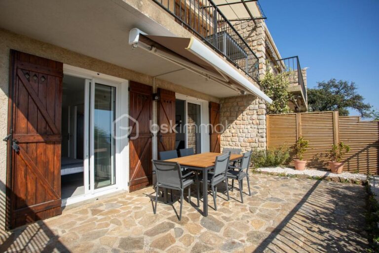 LE LAVANDOU – VUE EXCEPTIONNELLE – 2 pièces – 1 chambre – 36 m²