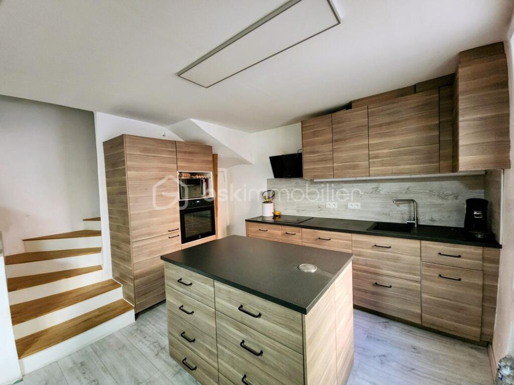 À VENDRE : Charmante maison de village à Cadenet – 4 pièces – 3 chambres – 75 m²