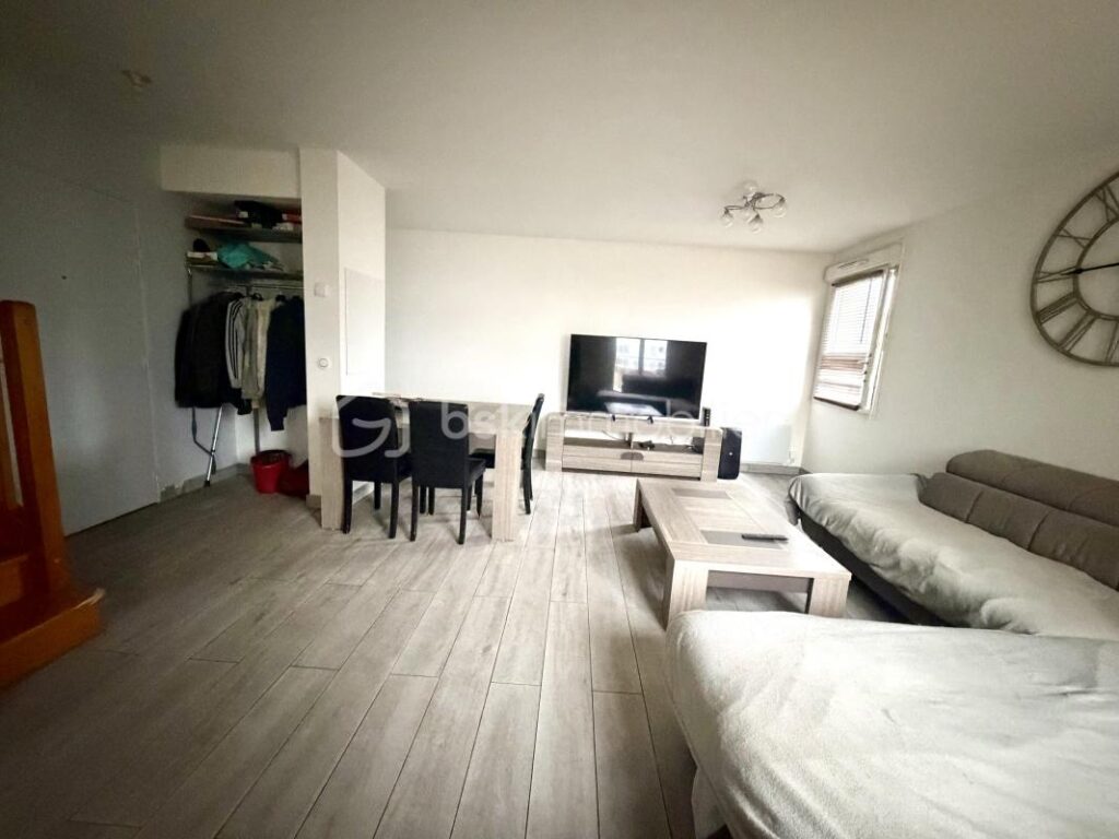 EN EXCLUSIVITÉ – DUPLEX AVEC GRANDE TERRASSE – 4 pièces – 3 chambres – 77 m²