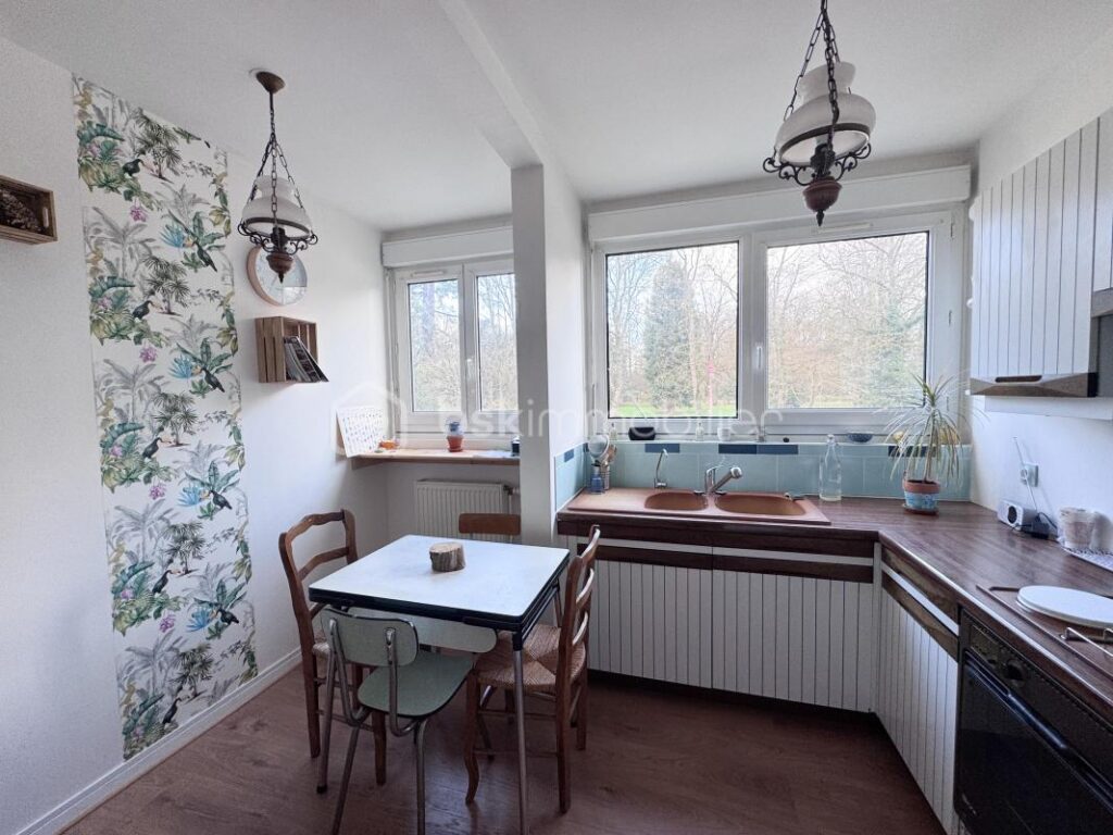 COUP DE CŒUR ASSURÉ – F2 52,14 m² – BALCON VUE PARC – PARKING & CAVE – 2 pièces – 1 chambre – 52 m²