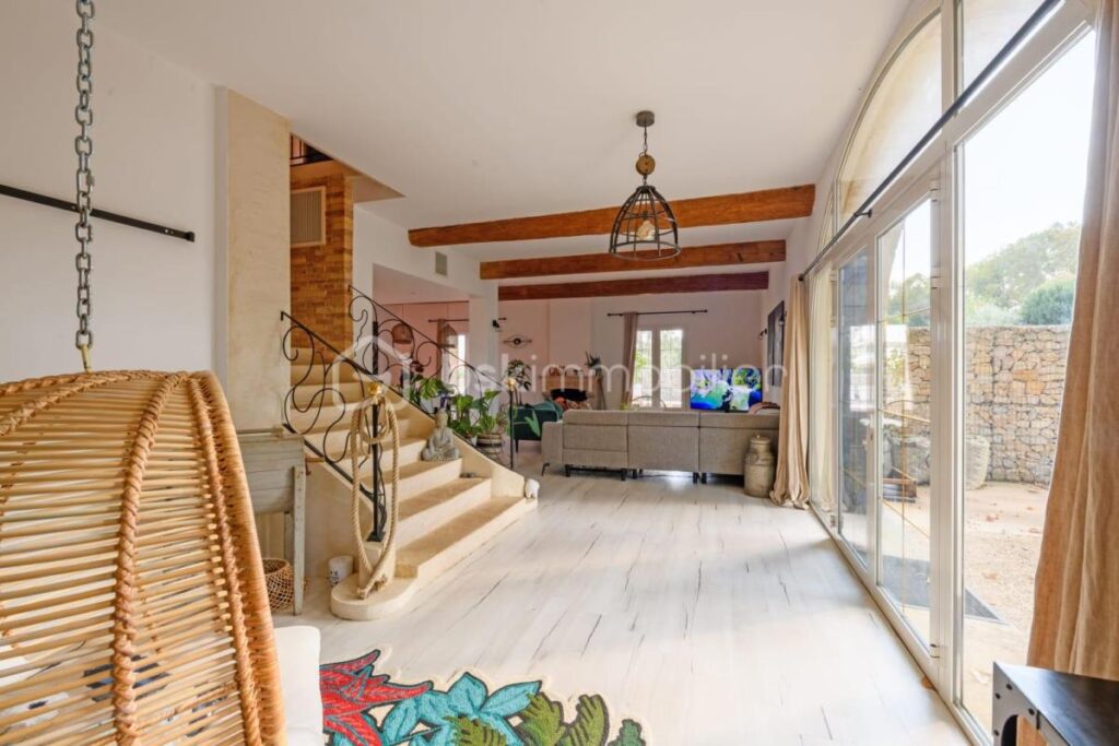 SUPERBE MAS EN PIERRES ENTIEREMENT RENOVE DANS LE GARD – 5 pièces – 4 chambres – 185 m²