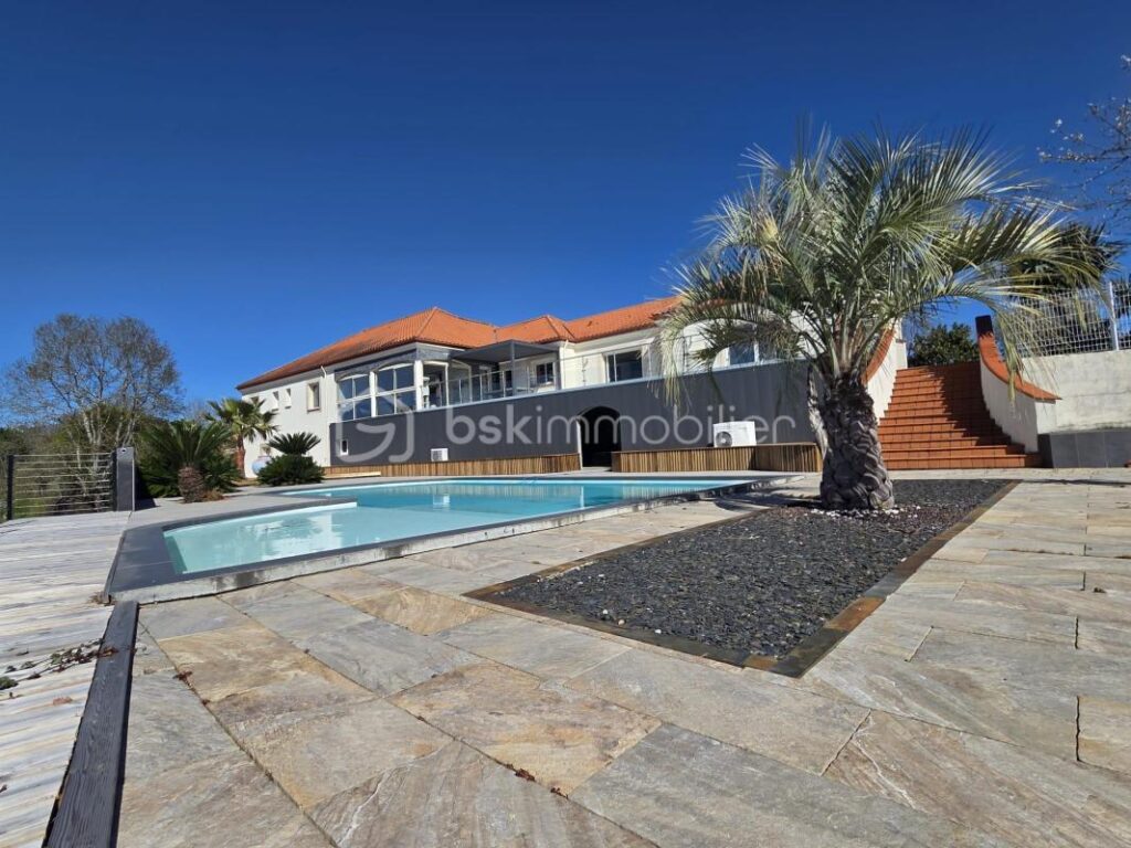 Villa d’exception avec vue imprenable sur les Pyrénées – 7 pièces – 5 chambres – 250 m²