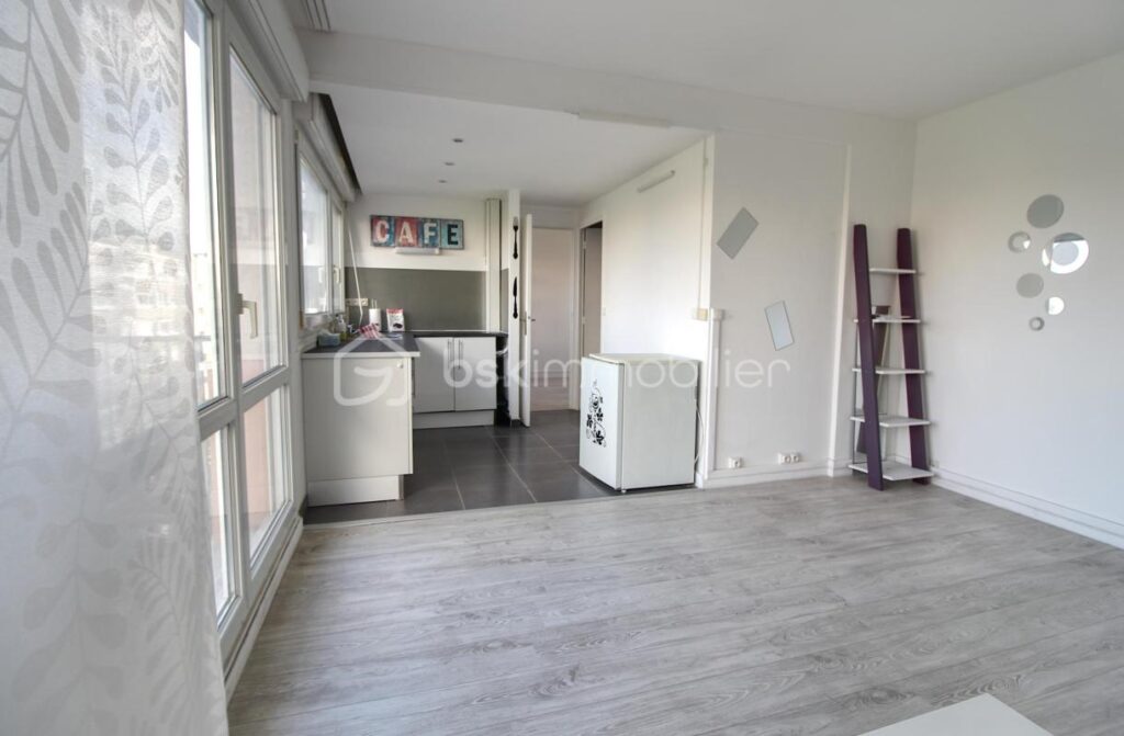 APPARTEMENT F2 – 1 chambre avec balcon et vue sur forêt – 2 pièces – 1 chambre – 36 m²