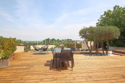 Villa contemporaine 165 M² – 6 pièces – 4 chambres – 165 m²