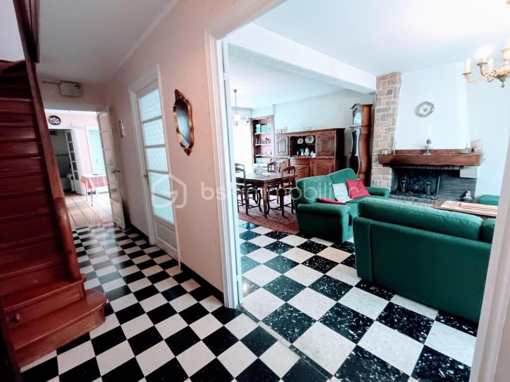 SECTEUR TOP, EN RETRAIT DE RUE, MAISON SEMI INDIVIDUELLE LUMINEUSE, GRAND JARDIN GARAGE DOUBLE et DEPENDANCE – 4 pièces – 3 chambres – 107 m²