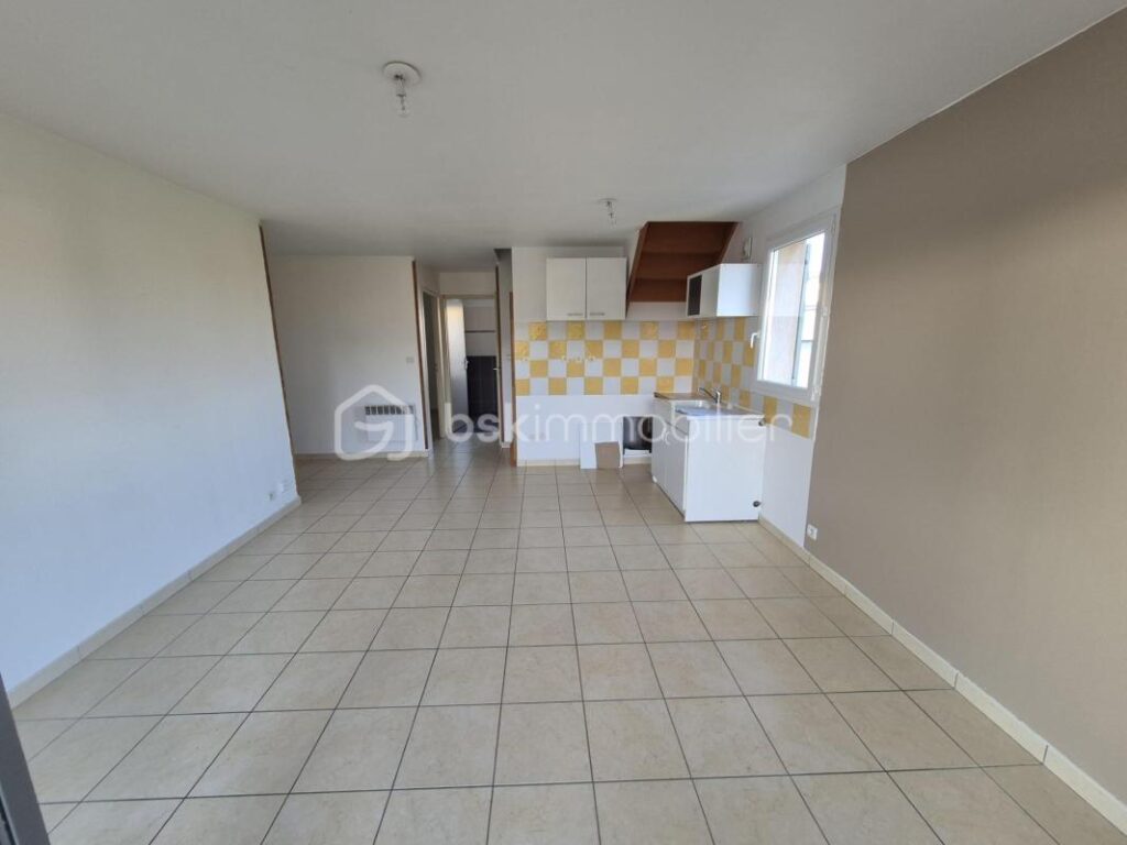 OLLIOULES: T3 EN DUPLEX AVEC TERRASSE – 3 pièces – 2 chambres – 59 m²