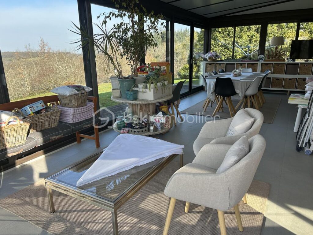 BELLE MAISON PLAIN PIED – 4/5 CHAMBRES – VERANDA – PISCINE – TERRAIN – 6 pièces – 4 chambres – 184 m²