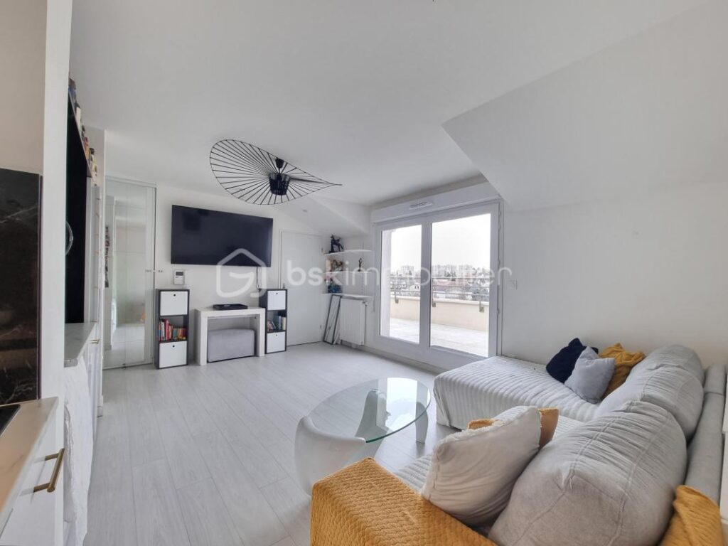 APPARTEMENT AU PIED DE LA GARE_ 2 PIÈCES AVEC GRANDE TERRASSE_ PLACE DE PARKING ! – 2 pièces – 1 chambre – 44 m²