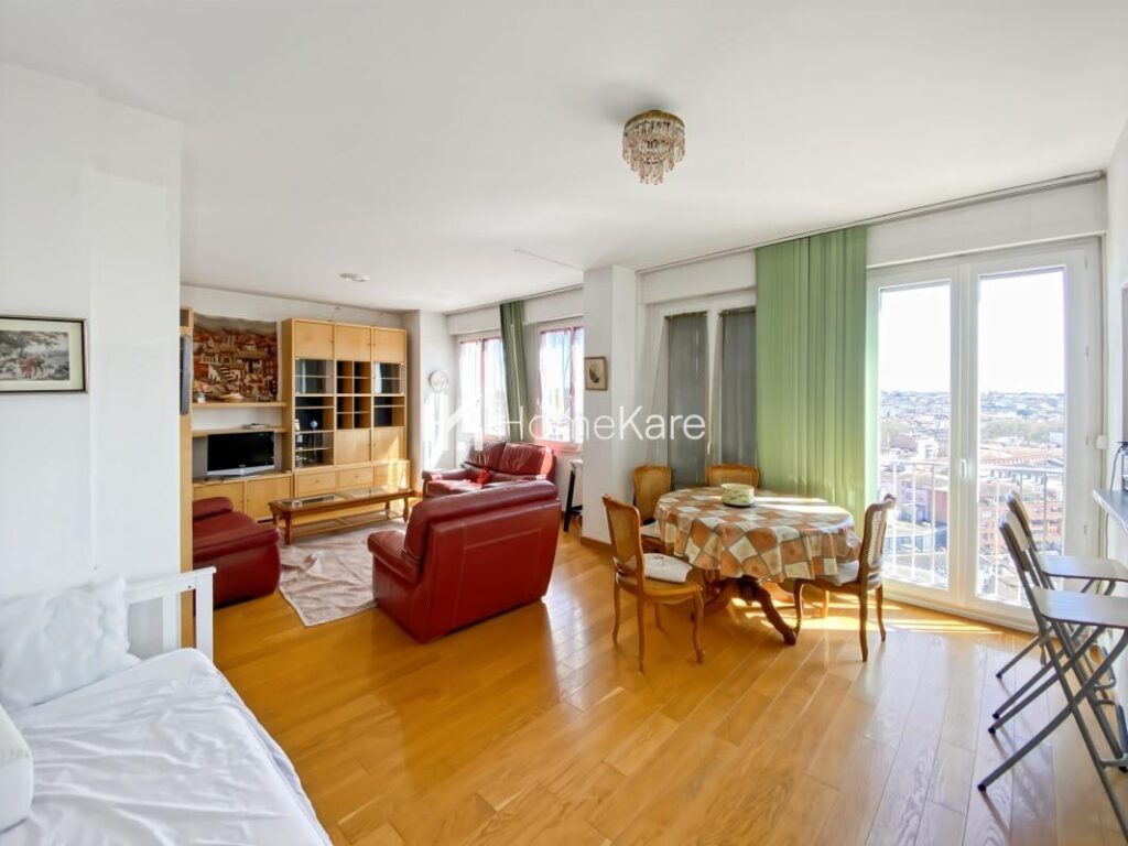 T3 Meublé hypercentre avec parking – 3 pièces – 2 chambres – 83 m²