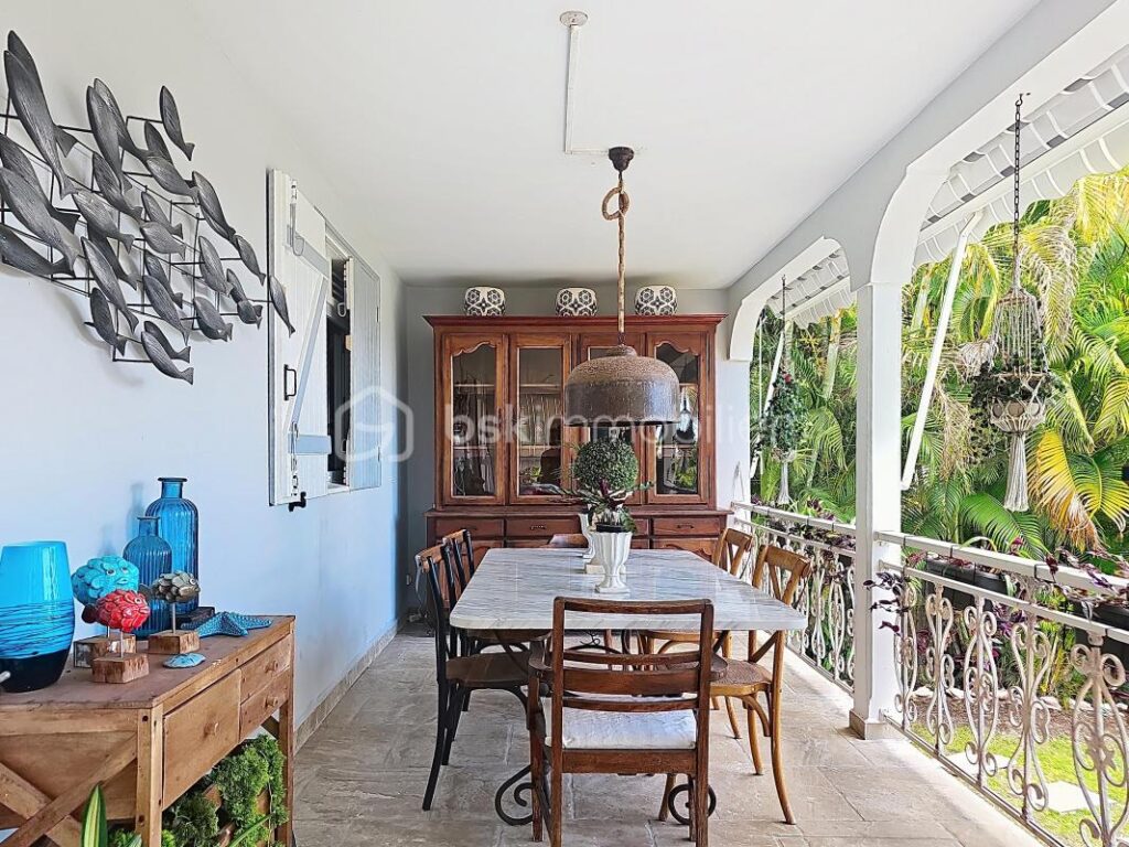 Villa de caractère 4 chambres Saint Francois – 6 pièces – 4 chambres – 165 m²